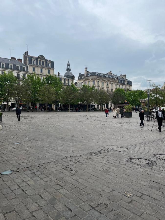 Coeur De Bouchon Apartment Troyes Bagian luar foto