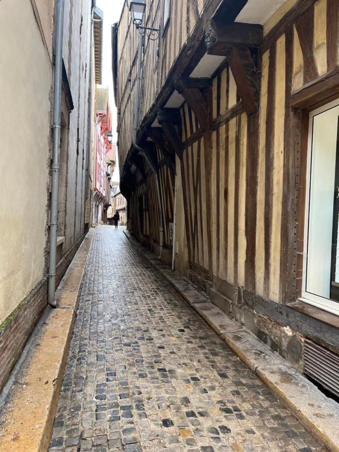 Coeur De Bouchon Apartment Troyes Bagian luar foto