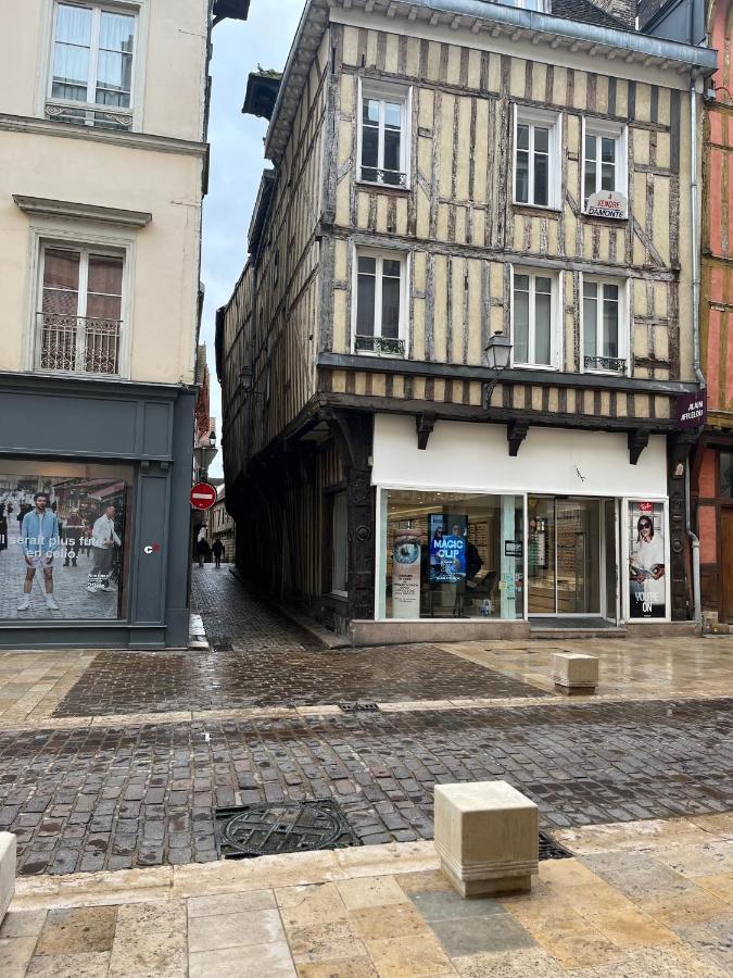 Coeur De Bouchon Apartment Troyes Bagian luar foto